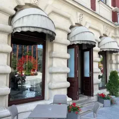 Gdzie zjeść w Łodzi na Piotrkowskiej? Odkryj najlepsze restauracje