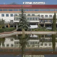 Hotel Gołębiewski w Mikołajkach: Kiedy powstał i jak się rozwinął