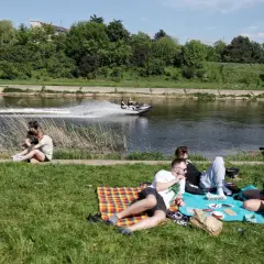 Przez jakie miasta przepływa rzeka Narew? Odkryj ich tajemnice!