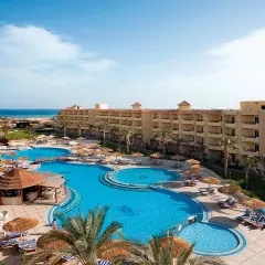 Amwaj Blue Beach Resort & Spa opinie: rozległy kompleks z basenami, palmami i widokiem na morze. Idealne miejsce na wakacje.