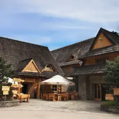 Drewniany hotel i spa Kocierz, z karczmą i basenem. Wiele pozytywnych hotel & spa Kocierz opinie potwierdza urok tego miejsca.