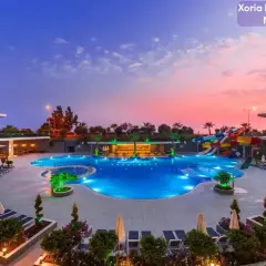 Piękny basen z wodnymi zjeżdżalniami w Xoria Deluxe Hotel Nekera. Wiele pozytywnych xoria deluxe opinie potwierdza, że to idealne miejsce na wakacje.