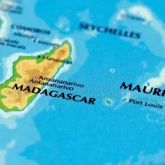 Mapa pokazuje, gdzie leży Mauritius, na wschód od Madagaskaru.