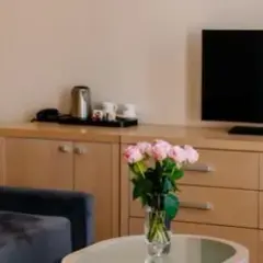 Czy minibar w hotelu jest płatny? Sprawdź, by uniknąć niespodzianek
