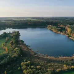 Jezioro Ostrowite w Borach Tucholskich - tajemnice i atrakcje czekają