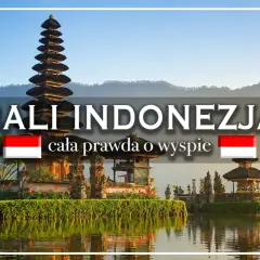 Wspaniały widok na Bali, kiedy na balu marzysz o podróży. Woda odbija świątynie i góry.