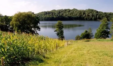 Jezioro Hańcza - tajemnice najgłębszego jeziora w Polsce i jego atrakcje