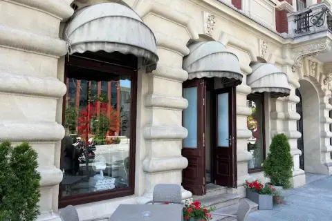 Gdzie zjeść w Łodzi na Piotrkowskiej? Odkryj najlepsze restauracje