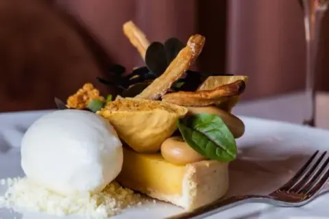 Gdzie zjeść w Konstancinie-Jeziornie? Najlepsze restauracje na każdą okazję
