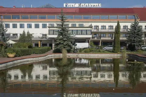 Hotel Gołębiewski w Mikołajkach: Kiedy powstał i jak się rozwinął