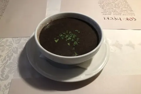 Gdzie zjeść czerninę w Poznaniu? Najlepsze restauracje i smaki