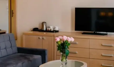 Czy minibar w hotelu jest płatny? Sprawdź, by uniknąć niespodzianek