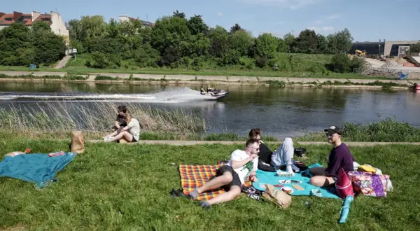 Przez jakie miasta przepływa rzeka Narew? Odkryj ich tajemnice!
