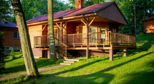 Domki nad jeziorem Długie - idealne miejsce na relaksujący wypoczynek