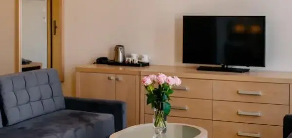 Czy minibar w hotelu jest płatny? Sprawdź, by uniknąć niespodzianek