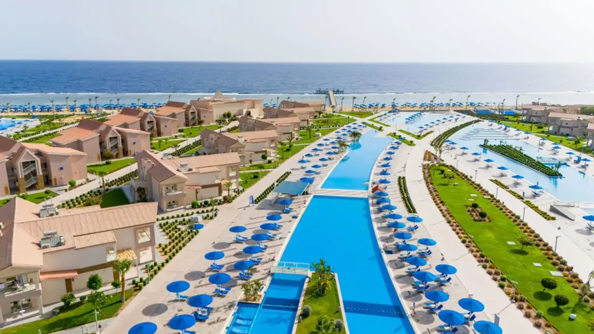 Albatros Sea World Marsa Alam: opinie o tym rajskim kurorcie z basenami i widokiem na morze.