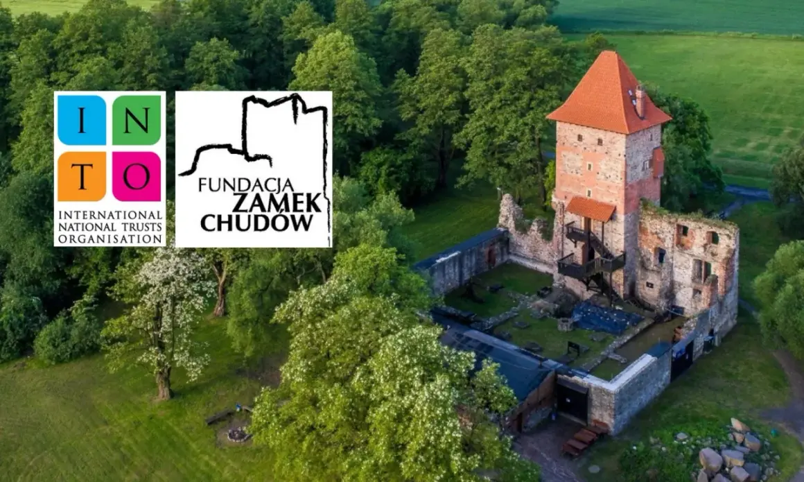 Zamek Chudów, malownicze ruiny i wieża, otoczone zielenią. Odkryj chudów atrakcje i historię tego miejsca.