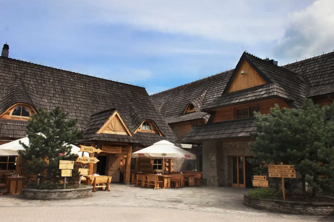 Drewniany hotel i spa Kocierz, z karczmą i basenem. Wiele pozytywnych hotel & spa Kocierz opinie potwierdza urok tego miejsca.