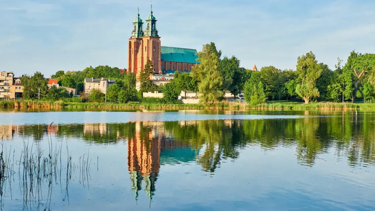 Gdzie leży Gniezno? Województwo i najważniejsze atrakcje
