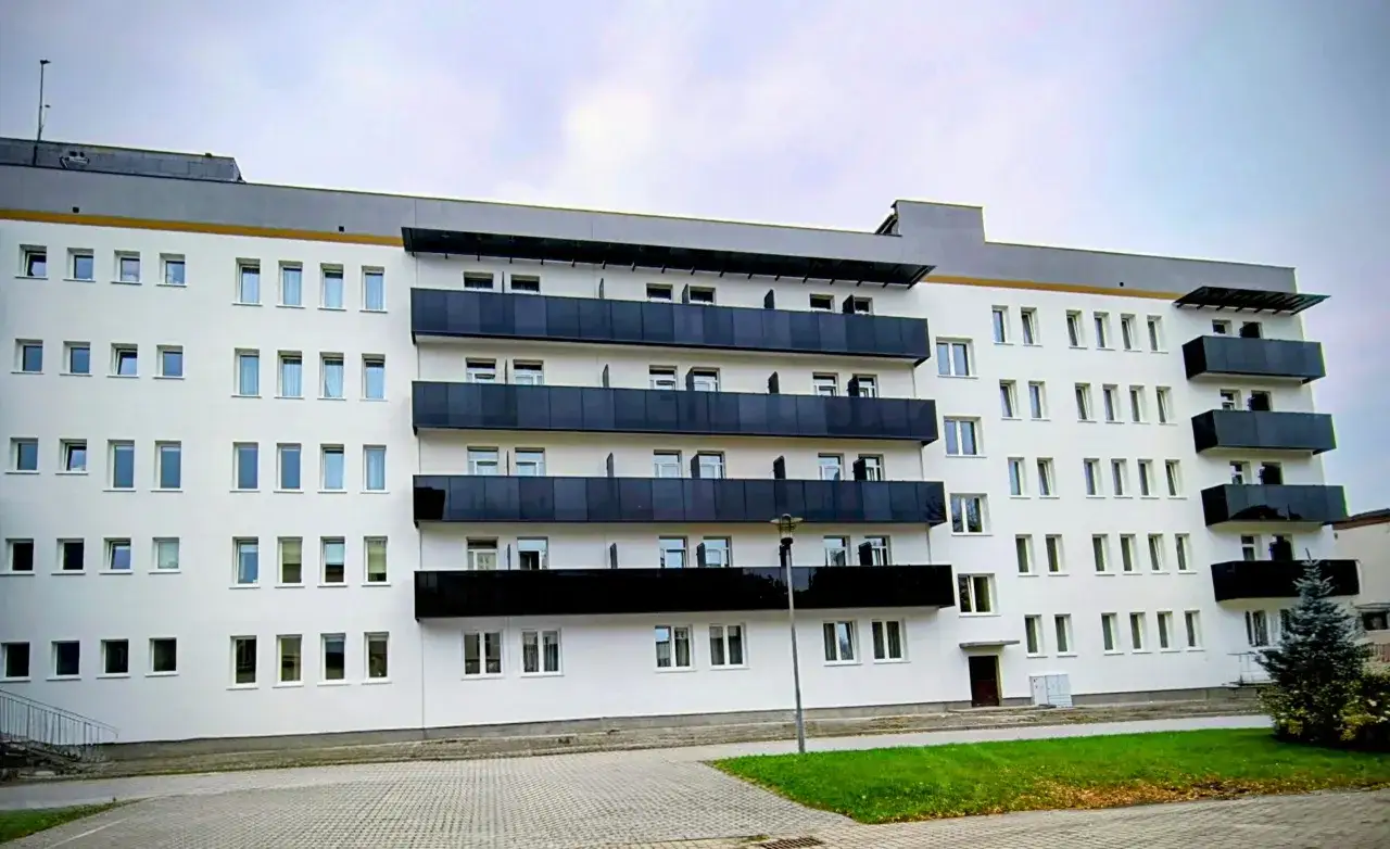 Nowoczesny budynek zespołu sanatoryjno-szpitalnego Kujawiak w Inowrocławiu. Czekam na opinie o pobycie.
