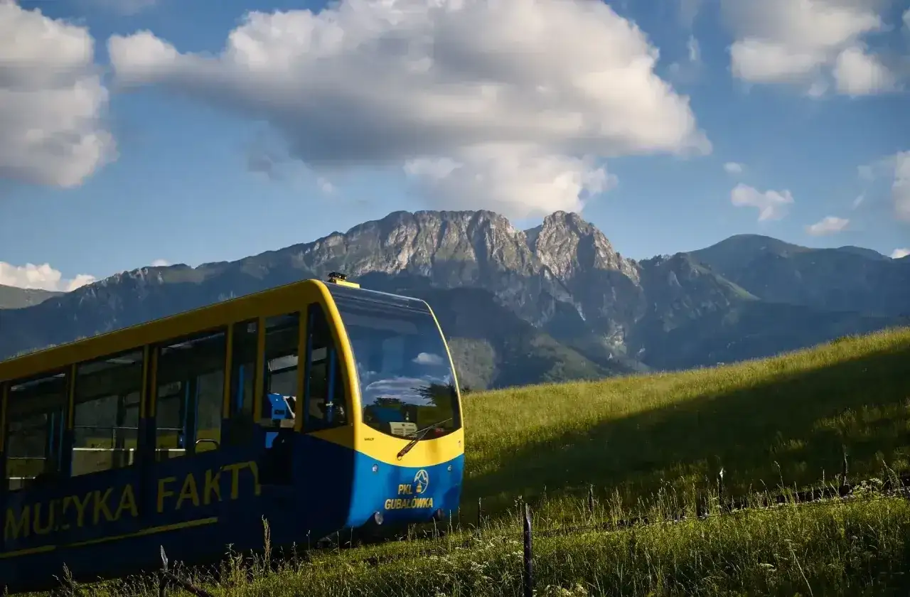 Kolejka na Gubałówkę czeka na turystów. Sprawdź gubałówka cennik i podziwiaj Tatry!