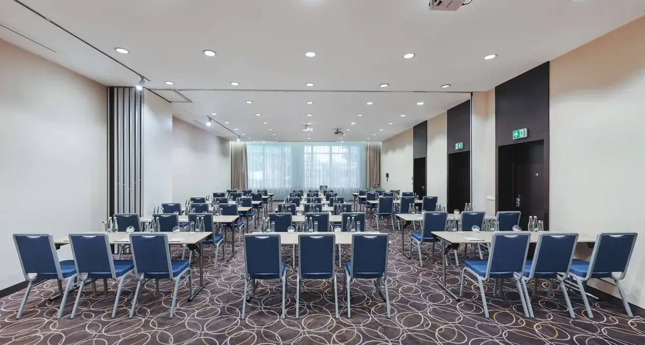 Sala konferencyjna w hotelu Radisson Blu Sobieski Warsaw, przygotowana na szkolenie.