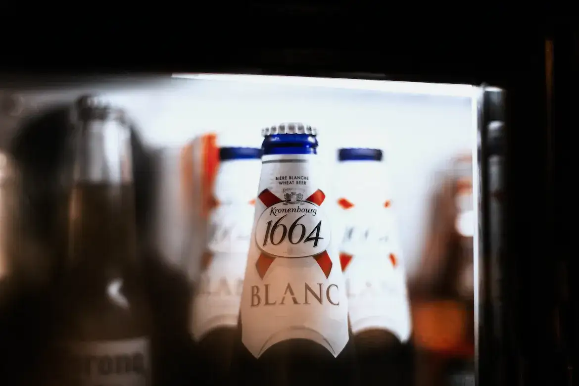 Zdjęcie Czy minibar w hotelu jest płatny? Sprawdź, by uniknąć niespodzianek