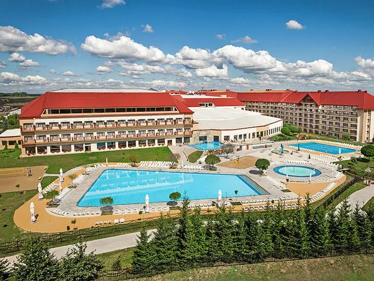 Zdjęcie Hotel Gołębiewski w Mikołajkach: Kiedy powstał i jak się rozwinął
