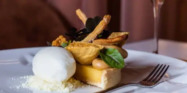 Gdzie zjeść w Konstancinie-Jeziornie? Najlepsze restauracje na każdą okazję