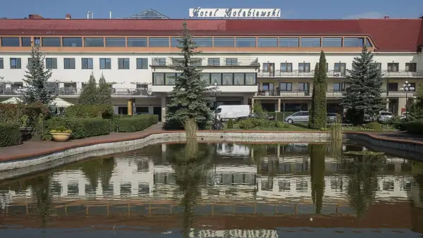 Hotel Gołębiewski w Mikołajkach: Kiedy powstał i jak się rozwinął