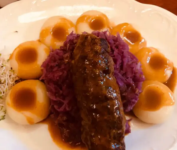 Gdzie zjeść rolada śląska w Katowicach? Odkryj najlepsze miejsca